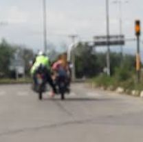 Parejita jujeña estaba pechando la moto cuando les pasó lo peor