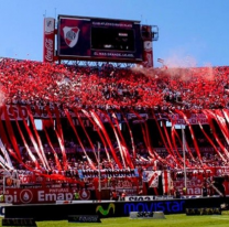 El mundo se le vino abajo, ídolo de River Plate ahora remisea para ganarse el mango