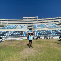 El más fanático: se recibió de abogado y lo festejó en la cancha del lobo jujeño